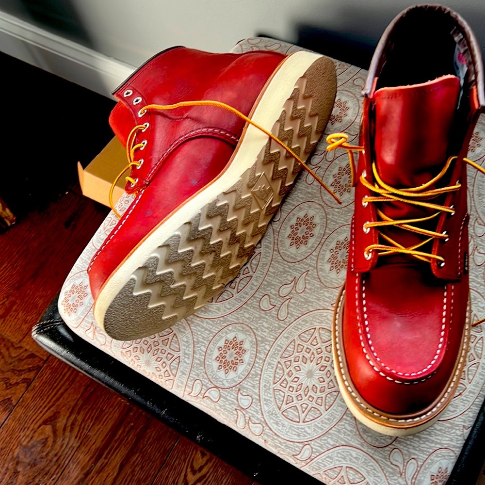 Red wing vortex moc toe boots. Size 10.5 worn one time excellent condition